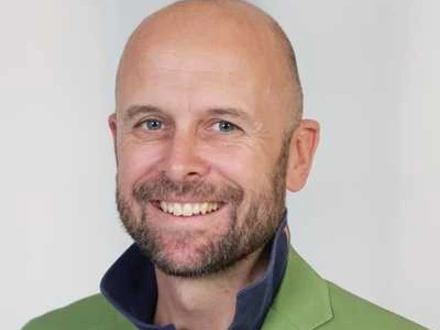 Portraitbild Nils Schnetzler