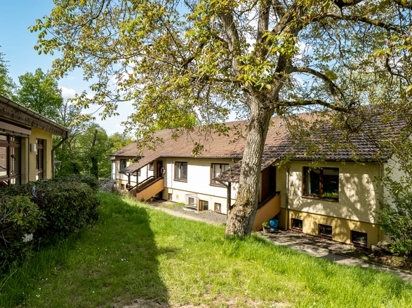 Außenansicht des Haus Kastanie der Kinder-, Jugend- und Familienhilfe in Oberurff